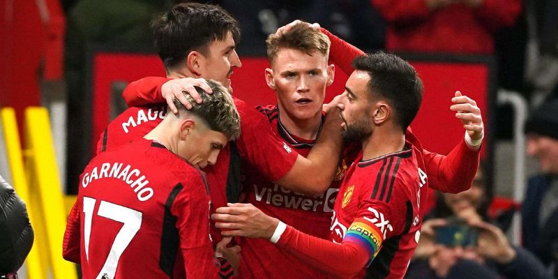 Scott McTominay nên được trao cơ hội tham gia tấn công