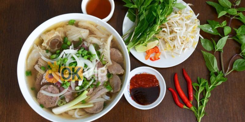 trình bày phở bò ra tô