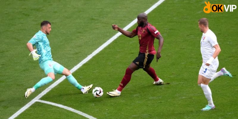 Lukaku 2 lần bị VAR từ chối bàn thắng