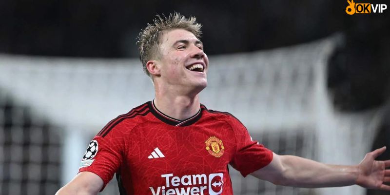 Rasmus Hojlund khoác áo Manchester United